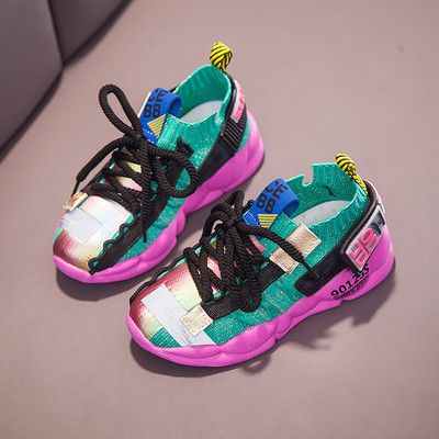 Model nou de adidasi copii in doua culori pentru fete