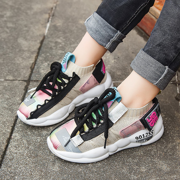 Model nou de adidasi copii in doua culori pentru fete