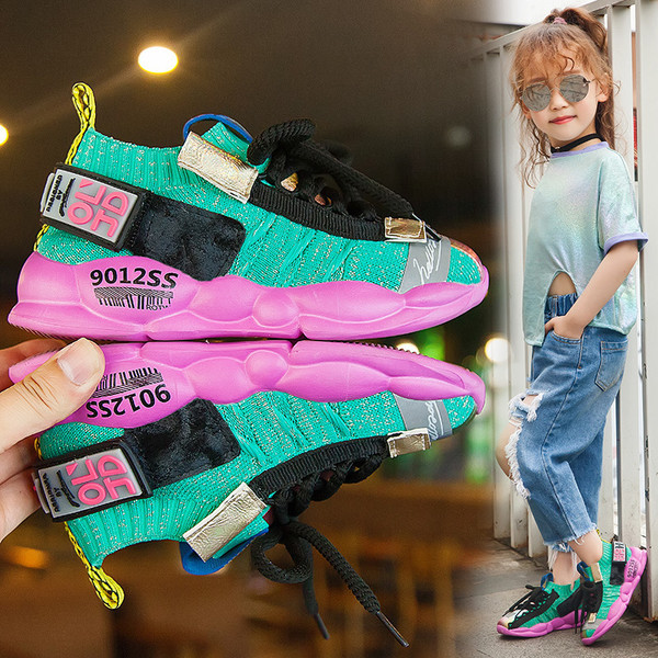 Model nou de adidasi copii in doua culori pentru fete