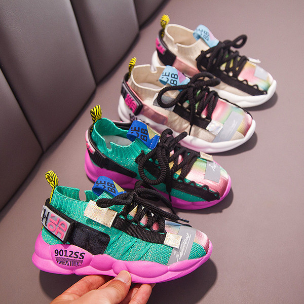 Model nou de adidasi copii in doua culori pentru fete