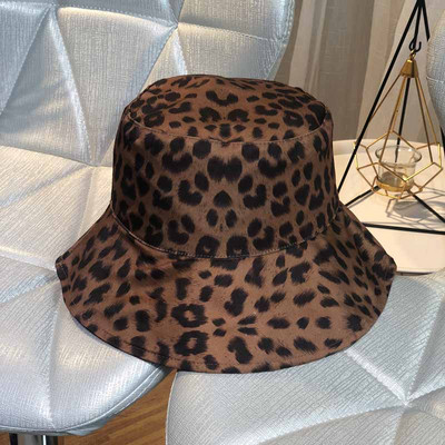 Palarie moderna de dama cu model leopard in trei culori