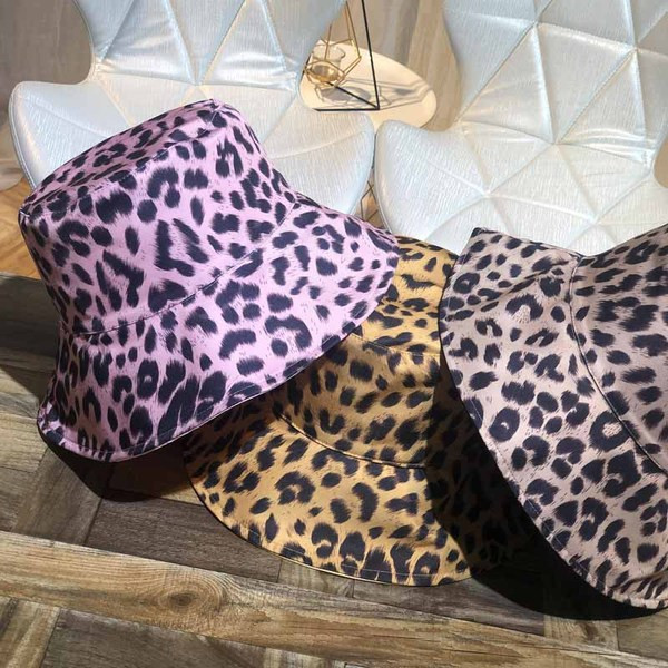 Palarie moderna de dama cu model leopard in trei culori