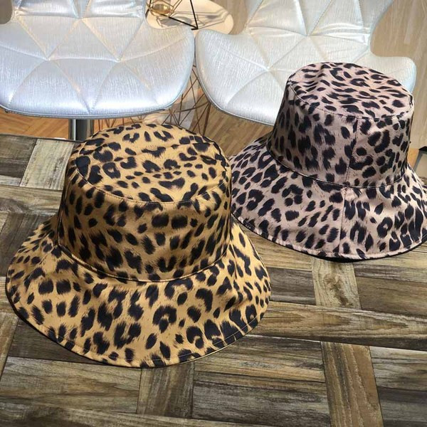 Palarie moderna de dama cu model leopard in trei culori