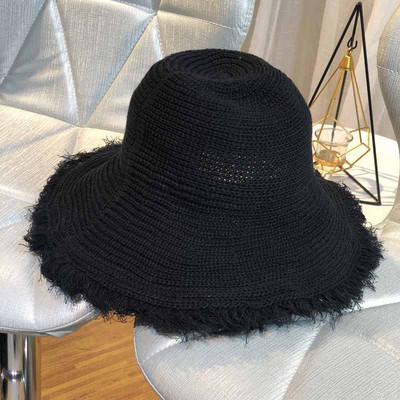 Стилна дамска шапка с периферия в различни цветове