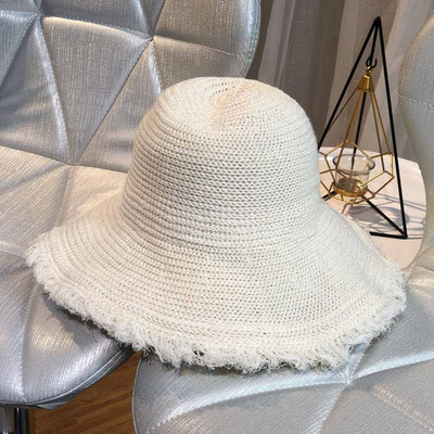 Стилна дамска шапка с периферия в различни цветове