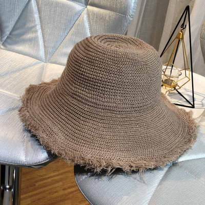 Стилна дамска шапка с периферия в различни цветове