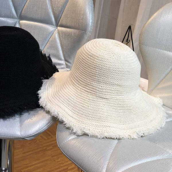 Стилна дамска шапка с периферия в различни цветове