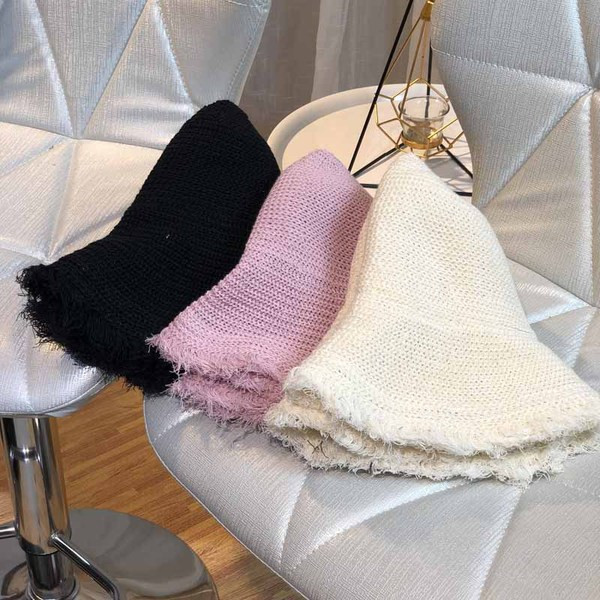 Стилна дамска шапка с периферия в различни цветове