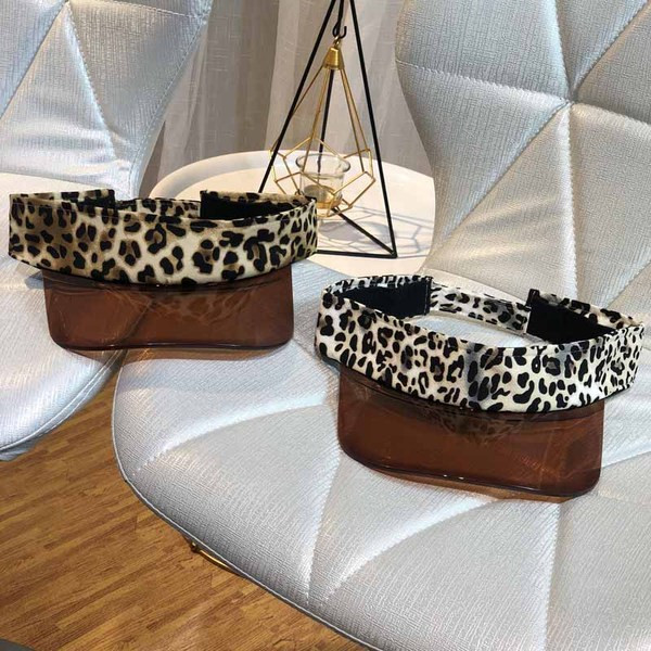 Vizor actual de dama cu model leopard in trei culori