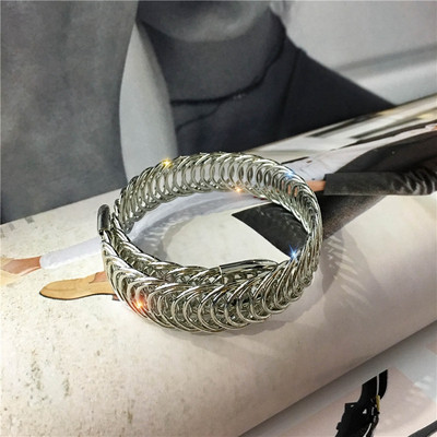 Модерна дамска гривна-в златист и сребрист цвят