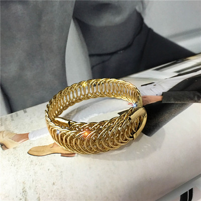 Модерна дамска гривна-в златист и сребрист цвят