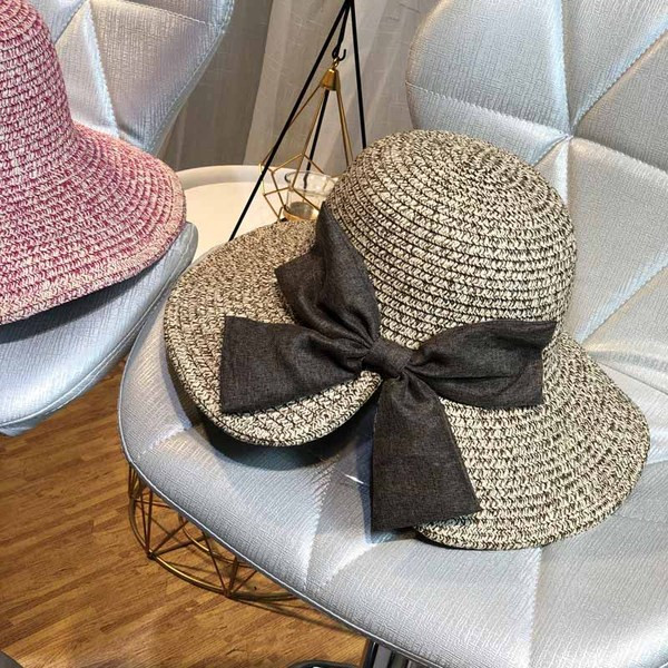 Nyári női sapka rojtokkal és szalaggal, négy színben