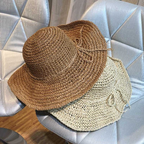 Stílusos női sapka szalaggal, három modellben