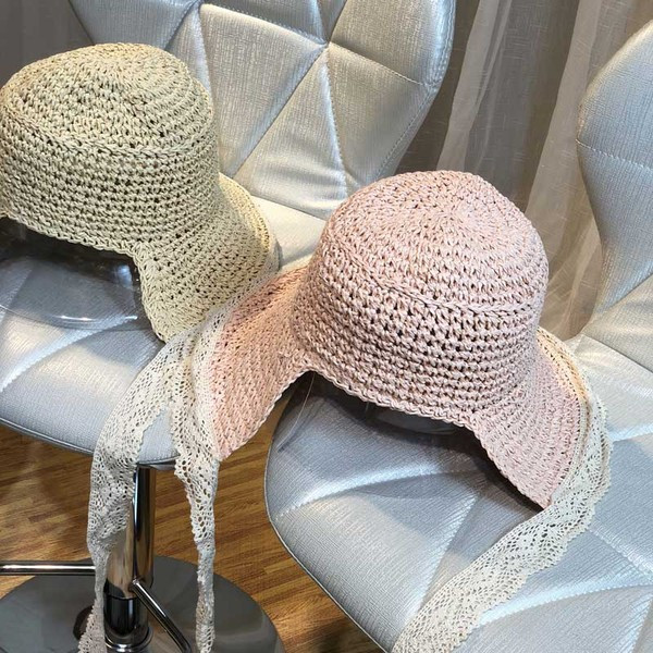 Stílusos női sapka szalaggal, három modellben