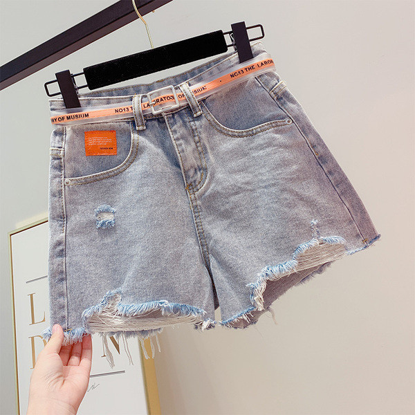 Pantaloni scurți de damă din denim cu curea în albastru