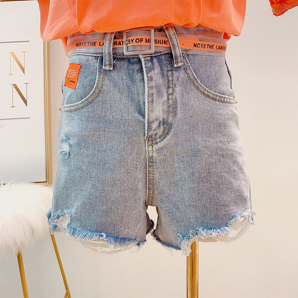 Pantaloni scurți de damă din denim cu curea în albastru