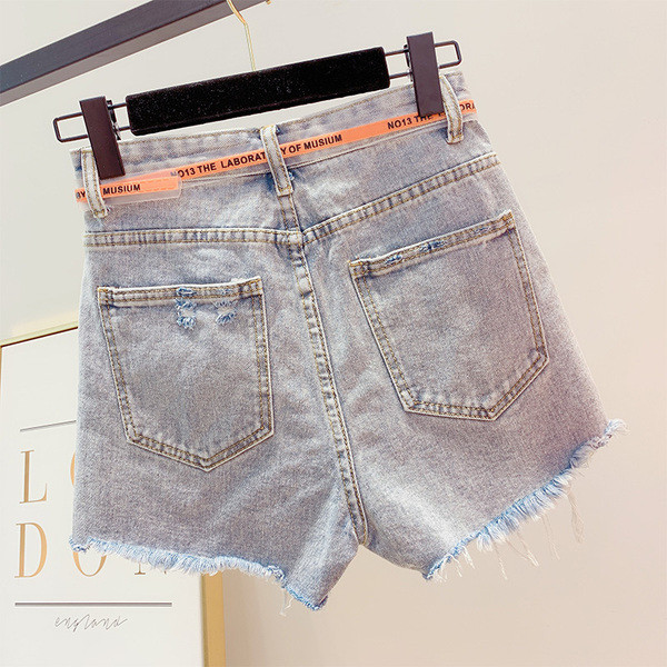 Pantaloni scurți de damă din denim cu curea în albastru