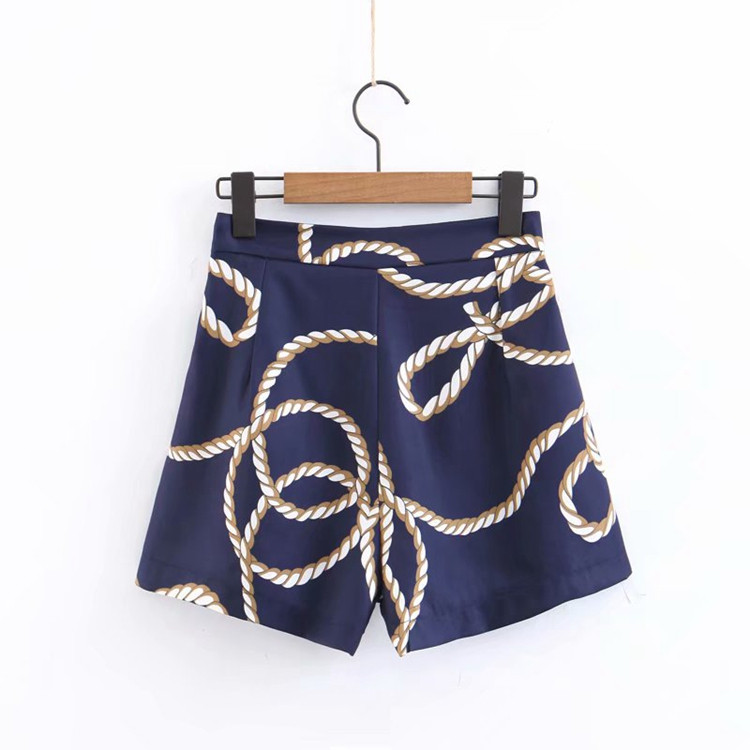 Pantaloni scurți eleganti de damă în albastru și imprimeu