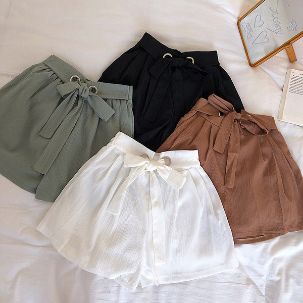 Stílusos női rövidnadrág nyakkendővel több színben