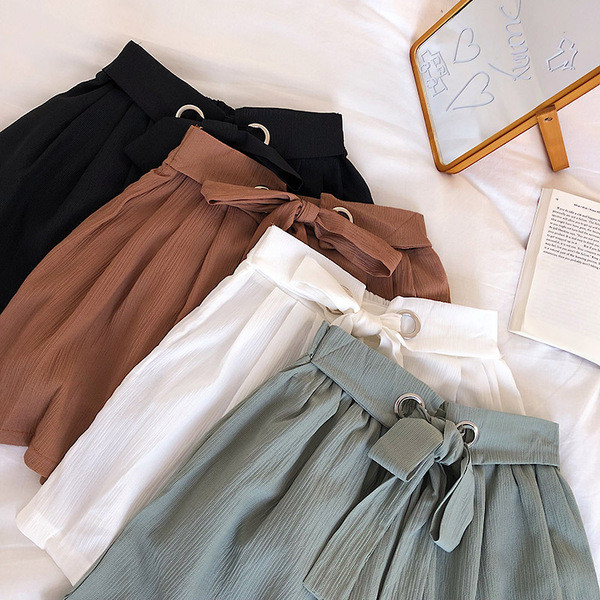 Stílusos női rövidnadrág nyakkendővel több színben