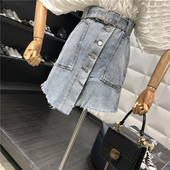 Fusta de dama moderna din denim cu nasturi si curea de culoare deschisa