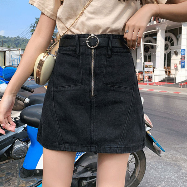 Női szoknya cipzárral, magas derékkal, fekete színben