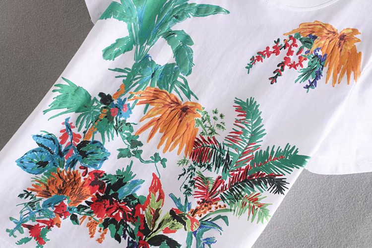 Tricou casual cu maneca scurta de culoare alba si aplicatie