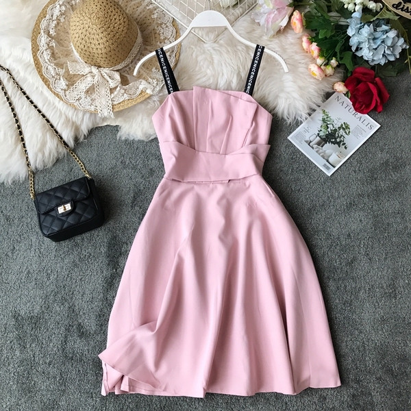 Rochie elegantă de damă în alb, roșu și roz