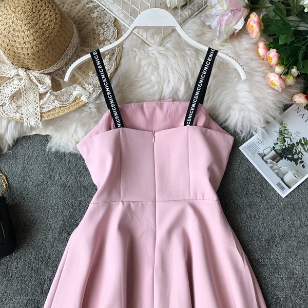 Rochie elegantă de damă în alb, roșu și roz