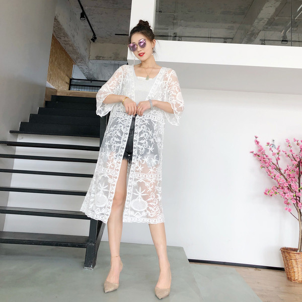 Γυναικείο παρεό από  δαντέλα σε λευκό χρώμα