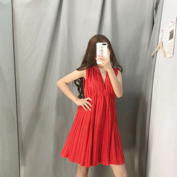 Rochie de damă plisată cu decolteu în V și bretele groase în roșu