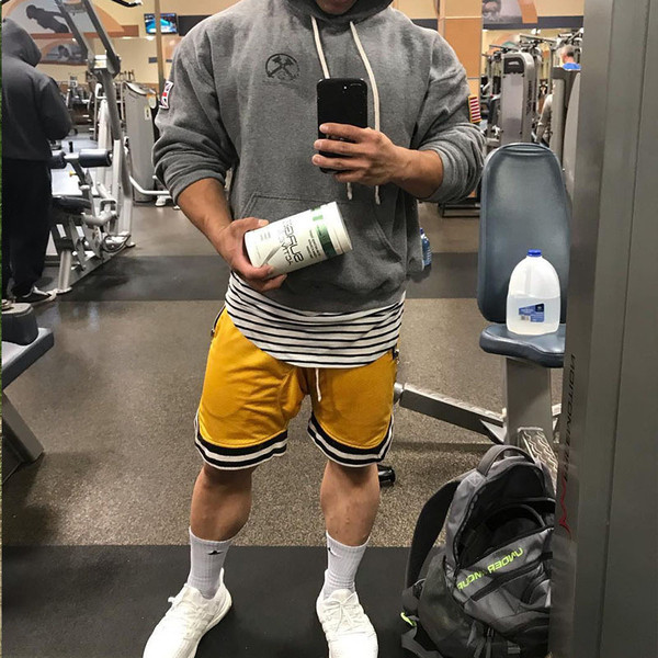 Modern rövidnadrág nyakkendővel és zsebbel több színben