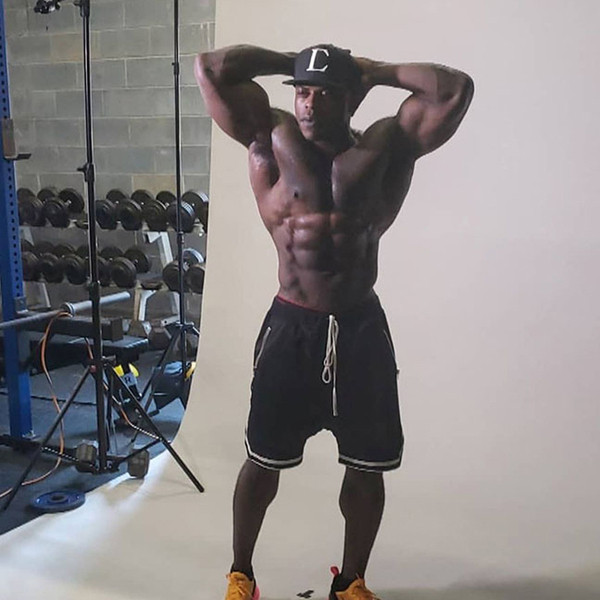 Modern rövidnadrág nyakkendővel és zsebbel több színben