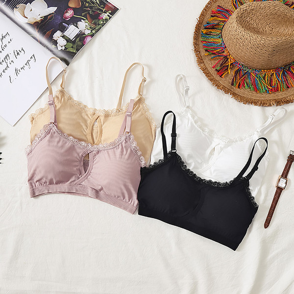 Női melltartó pántokkal és csipke elemmel több színben