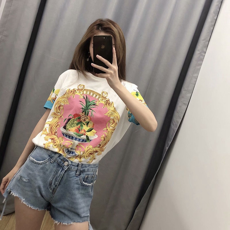 Tricou alb de dama cu maneca scurta si aplicatie