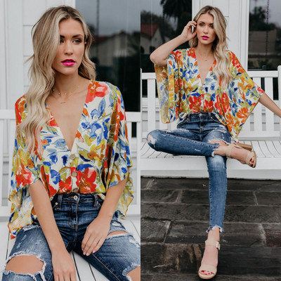 Cămașă modernă de damă cu decolteu în V și motive florale în mai multe culori