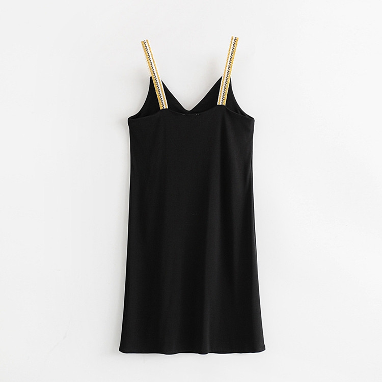 Fekete női ruha V-nyakkal és vékony színes pántokkal