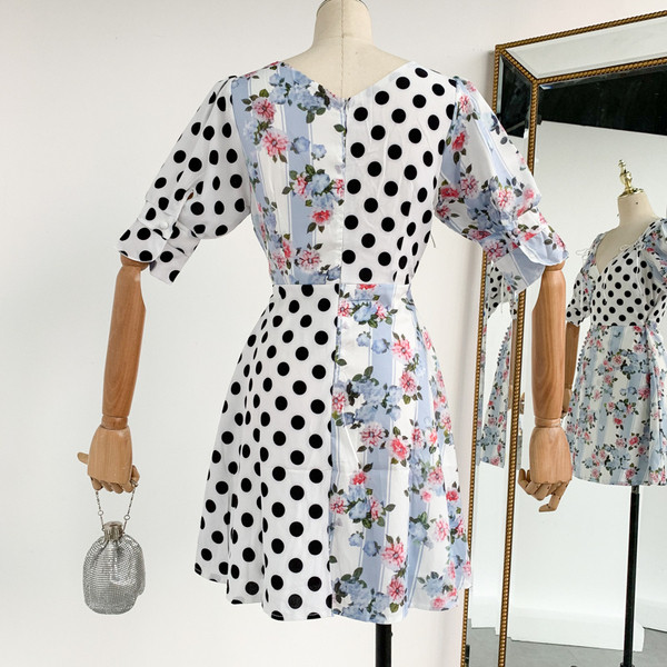 Rochie modernă de damă cu mâneci scurte și decolteu în V