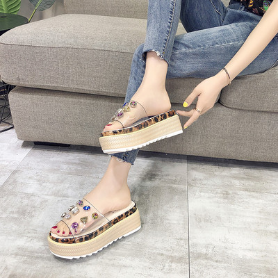Κομψές γυναικείες παντόφλες με πλατφόρμα και πέτρες σε δύο χρώματα