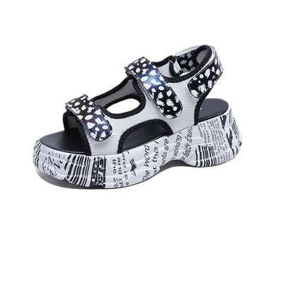 Μοντέρνα γυναικεία σανδάλια με εκτύπωση ζώων