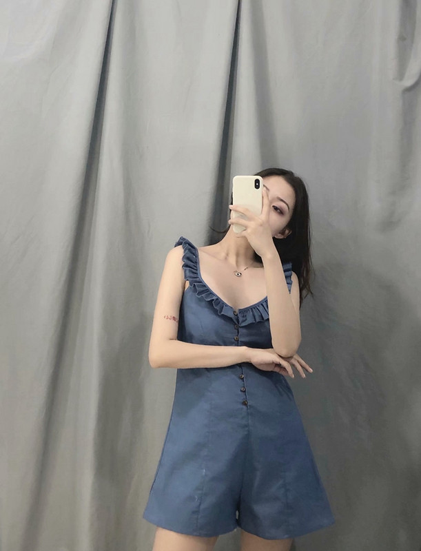 Γυναικεία ολόσωμη φόρμα με λουράκια  ώμου και κουμπιά σε  μπλε χρώμα