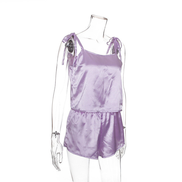 Szatén női pizsama két részből, lila színű megkötővel