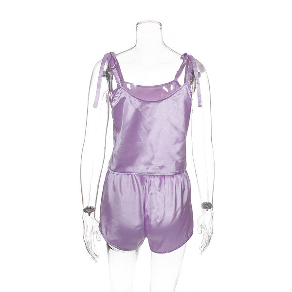 Szatén női pizsama két részből, lila színű megkötővel