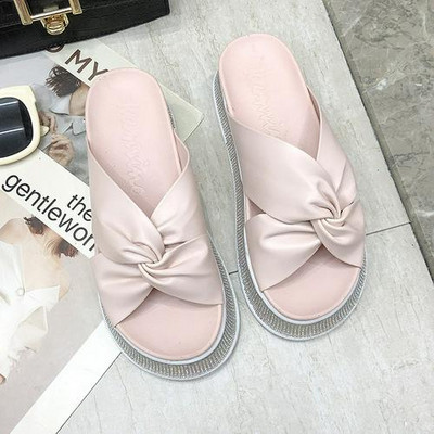 Κομψές γυναικείες παντόφλες σε οικολογικό δέρμα σε διαφορετικά χρώματα