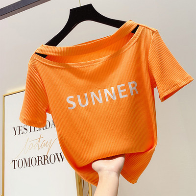 Bluză de damă cu inscripție și mâneci scurte în mai multe culori