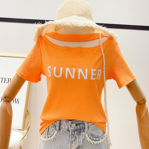 Bluză de damă cu inscripție și mâneci scurte în mai multe culori