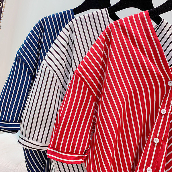 Cămașă de damă în dungi cu nasturi în mai multe culori