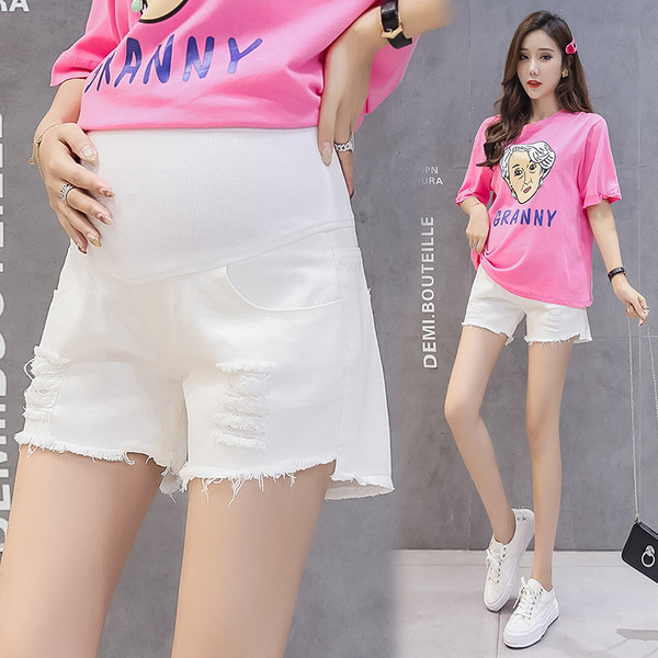 Lezser női rövidnadrág szakadt motívumokkal fehér és fekete színben