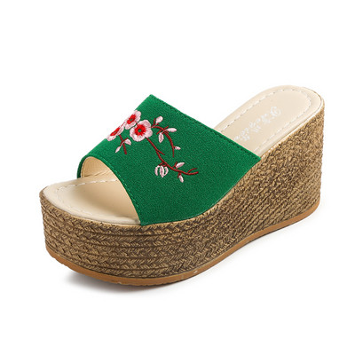 Casual γυναικείες παντόφλες με πλατφόρμα και κεντήματα σε τρία χρώματα