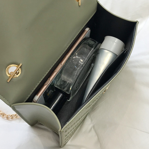 Geanta de dama eleganta cu decor metalic in patru culori